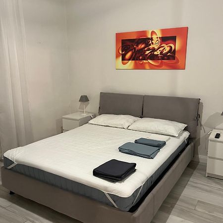 Grazioso Appartamento In Zona Centrale. Монтекатини Терме Екстериор снимка