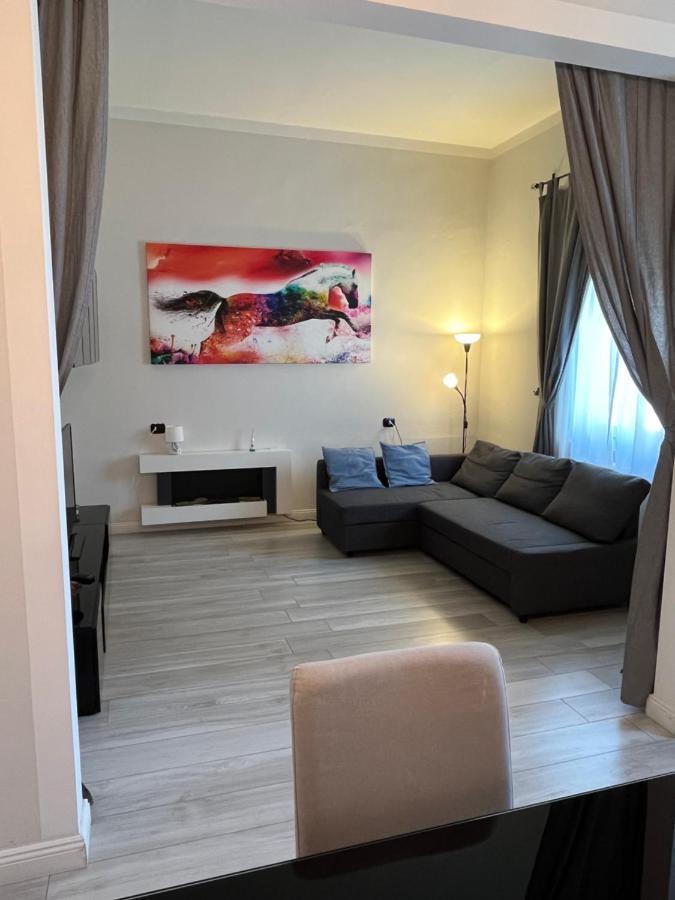 Grazioso Appartamento In Zona Centrale. Монтекатини Терме Екстериор снимка